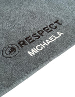 Chargez l'image dans la visionneuse de la galerie,„Personalisiertes RESPECT-Badetuch – 150 x 90 cm“
